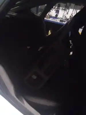 Sloopvoertuig ford focus lim. (cb4) trend van het jaar 2001 aangedreven g8db8c