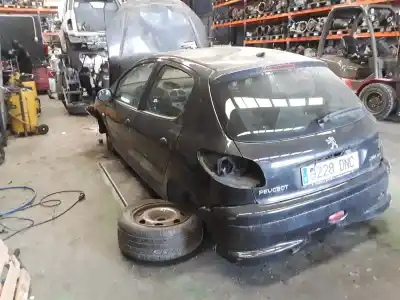 Veículo de Sucata peugeot 206 berlina xr do ano 2001 alimentado rhy