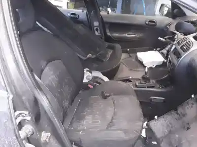 Veículo de Sucata peugeot 206 berlina xr do ano 2001 alimentado rhy