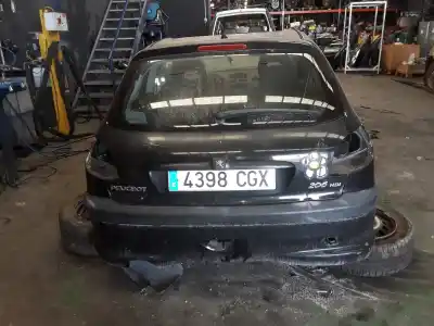 Veículo de Sucata peugeot 206 berlina xr do ano 2001 alimentado rhy