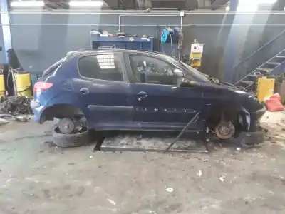 Veículo de Sucata peugeot 206 berlina xr do ano 2001 alimentado rhy