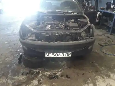 Veículo de Sucata peugeot 206 berlina xr do ano 2001 alimentado rhy