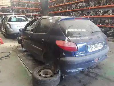 Veículo de Sucata peugeot 206 berlina xr do ano 2001 alimentado rhy