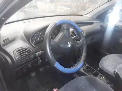 Veículo de Sucata peugeot 206 berlina xr do ano 2001 alimentado rhy