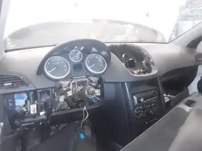 Sloopvoertuig peugeot 207 sport van het jaar 2001 aangedreven 