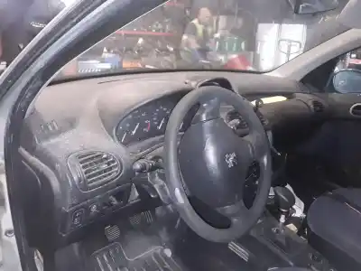 Veículo de Sucata peugeot 206 berlina 2.0 hdi cat do ano 2001 alimentado rhy