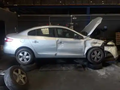 Veículo de Sucata renault fluence 1.6 16v 110 cv / 81 kw do ano 2001 alimentado k4m838