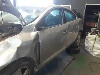 Veículo de Sucata renault fluence 1.6 16v 110 cv / 81 kw do ano 2001 alimentado k4m838