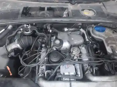 Veículo de Sucata audi a4 berlina (8e) 2.5 v6 24v tdi do ano 2001 alimentado 