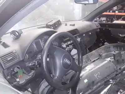Veículo de Sucata audi a4 berlina (8e) 2.5 v6 24v tdi do ano 2001 alimentado 