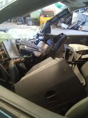 Здавання транспортного засобу renault clio iii exception року 2001 потужний d4f740
