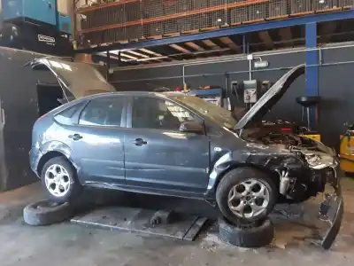 Veículo de Sucata ford focus berlina (cap) ambiente (d) do ano 2001 alimentado kkda