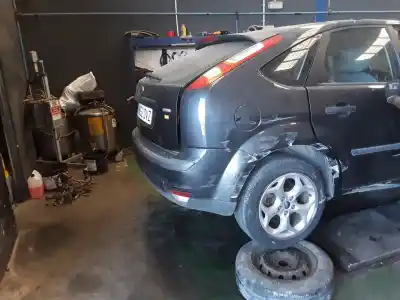Veículo de Sucata ford focus berlina (cap) ambiente (d) do ano 2001 alimentado kkda