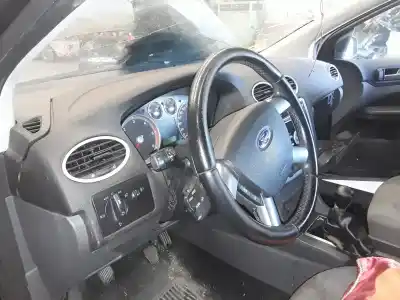 Veículo de Sucata ford focus berlina (cap) ambiente (d) do ano 2001 alimentado kkda