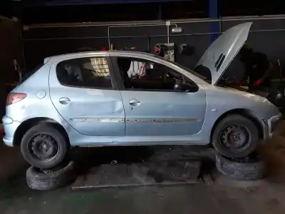 Veículo de Sucata PEUGEOT 206 BERLINA 1.4 HDi do ano 2001 alimentado 