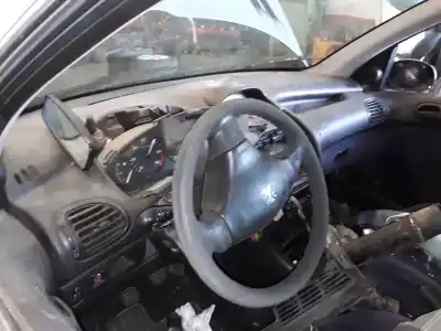 Veículo de Sucata peugeot 206 berlina 1.4 hdi do ano 2001 alimentado 