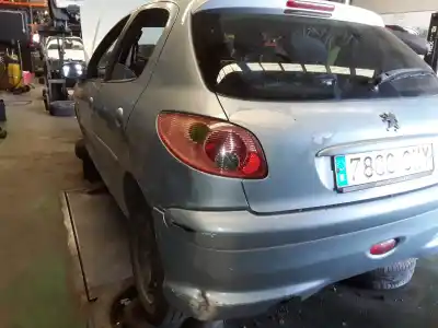 Veículo de Sucata peugeot 206 berlina 1.4 hdi do ano 2001 alimentado 
