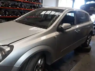 Veículo de Sucata opel astra h berlina 1.8 16v do ano 2001 alimentado 
