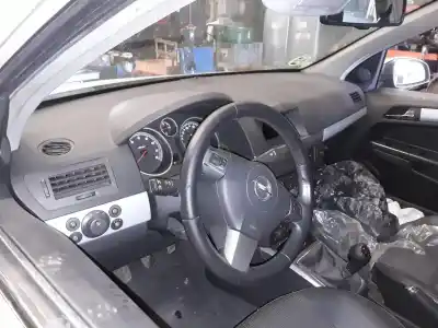 Veículo de Sucata opel astra h berlina 1.8 16v do ano 2001 alimentado 