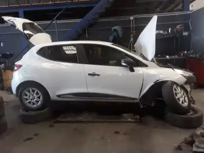 Veicolo di demolizione renault clio iv (bh_) 1.5 dci 75 dell'anno 2001 alimentato 