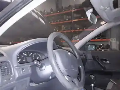 Scrapping Vehicle renault laguna ii (bg0) authentique 101 cv / 74 kw of the year 2001 powered f9q752