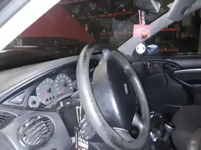 Sloopvoertuig ford focus berlina (cak) trend van het jaar 2001 aangedreven fyda