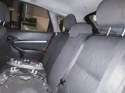 Sloopvoertuig ford focus berlina (cak) trend van het jaar 2001 aangedreven fyda