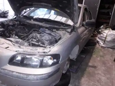 Sloopvoertuig volvo s60 berlina 2.4 d van het jaar 2001 aangedreven d5244t