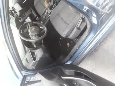 Veicolo di demolizione toyota corolla (e21) hybrid active dell'anno 2001 alimentato 2zr