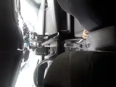 Veicolo di demolizione toyota corolla (e21) hybrid active dell'anno 2001 alimentato 2zr