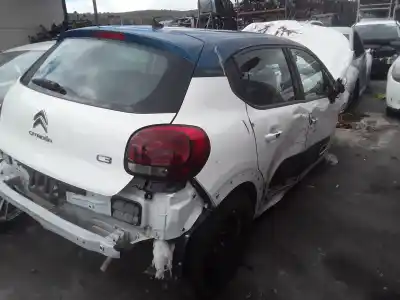 Véhicule à la ferraille citroen c3 aircross rip curl de l'année 2001 alimenté hm05