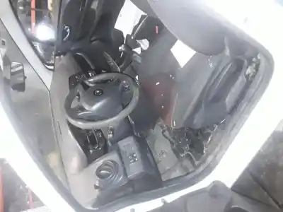 Veículo de Sucata renault clio iv zen do ano 2001 alimentado 