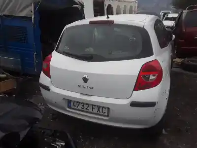 Здавання транспортного засобу RENAULT CLIO III Pack Authentique року 2001 потужний 