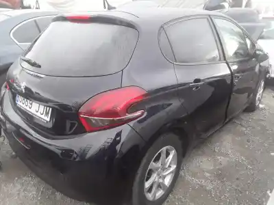 Scrapping Vehicle PEUGEOT 208 Style of the year 2001 powered HM01