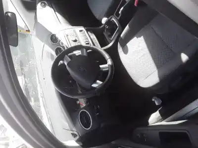 Veículo de Sucata ford focus berlina (cap) titanium do ano 2001 alimentado 