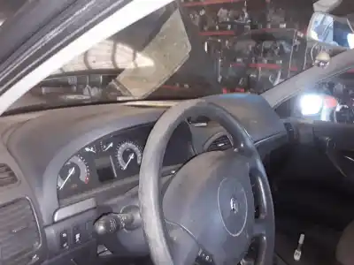 Veículo de Sucata RENAULT LAGUNA II (BG0) Authentique 120 CV / 88 KW do ano 2001 alimentado F9Q674