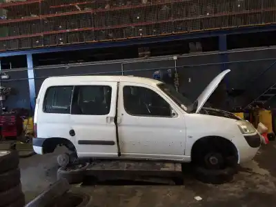 Veículo de Sucata citroen berlingo 2.0 hdi sx familiar do ano 2001 alimentado rhy