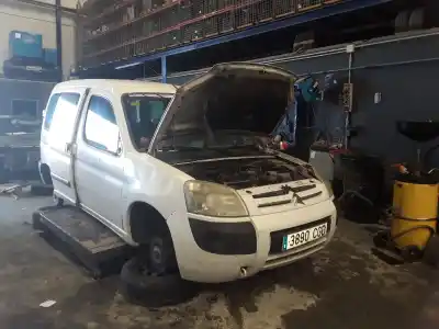 Veículo de Sucata citroen berlingo 2.0 hdi sx familiar do ano 2001 alimentado rhy