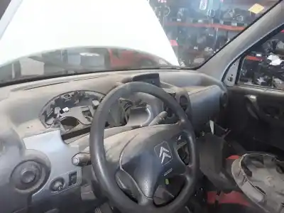 Veículo de Sucata citroen berlingo 2.0 hdi sx familiar do ano 2001 alimentado rhy