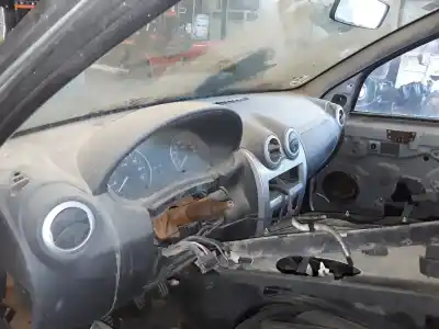 Veículo de Sucata dacia sandero ambiance do ano 2001 alimentado k9k892