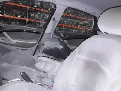 Veículo de Sucata citroen c5 berlina exclusive do ano 2001 alimentado rhr