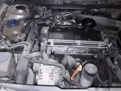 Veicolo di demolizione volkswagen golf iv berlina (1j1) conceptline dell'anno 2001 alimentato axr