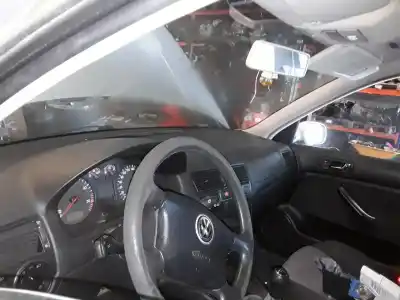 Veicolo di demolizione VOLKSWAGEN GOLF IV BERLINA (1J1) Conceptline dell'anno 2001 alimentato AXR