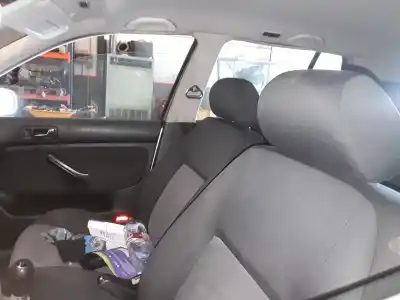 Veicolo di demolizione volkswagen golf iv berlina (1j1) conceptline dell'anno 2001 alimentato axr