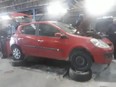 Veículo de Sucata renault clio iii authentique do ano 2001 alimentado k9k768