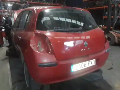 Veículo de Sucata renault clio iii authentique do ano 2001 alimentado k9k768