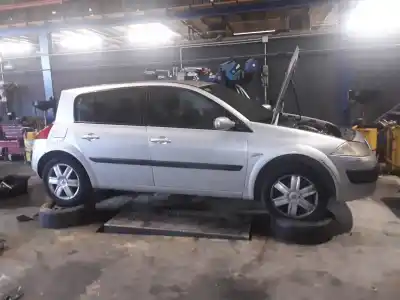 Veículo de Sucata renault megane ii berlina 5p confort authentique do ano 2001 alimentado 