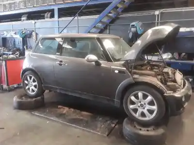 Sloopvoertuig bmw mini (r50,r53) cooper van het jaar 2001 aangedreven w10b16d