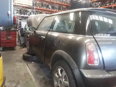 Sloopvoertuig bmw mini (r50,r53) cooper van het jaar 2001 aangedreven w10b16d