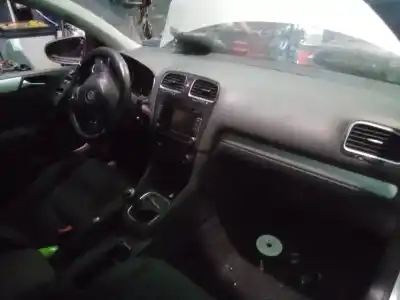 Veículo de Sucata volkswagen golf vi (5k1) 1.4 tsi do ano 2001 alimentado cax